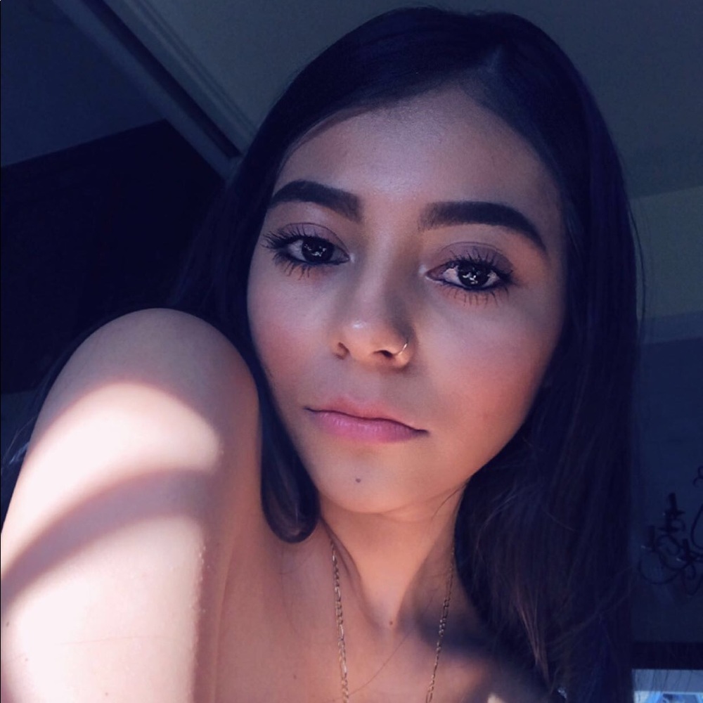 Meet your Posher, Dayana